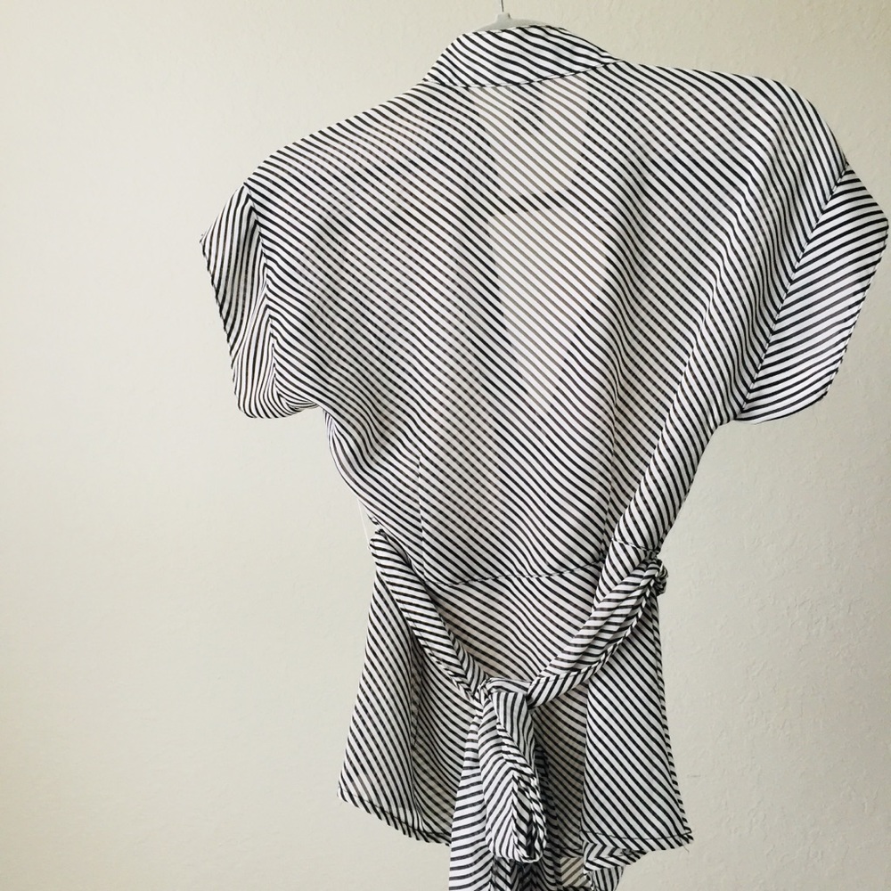 F O R E V ER 21 sheer V-neck top - Picture 2 of 8